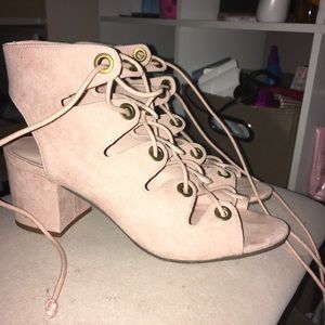 American eagle heels
